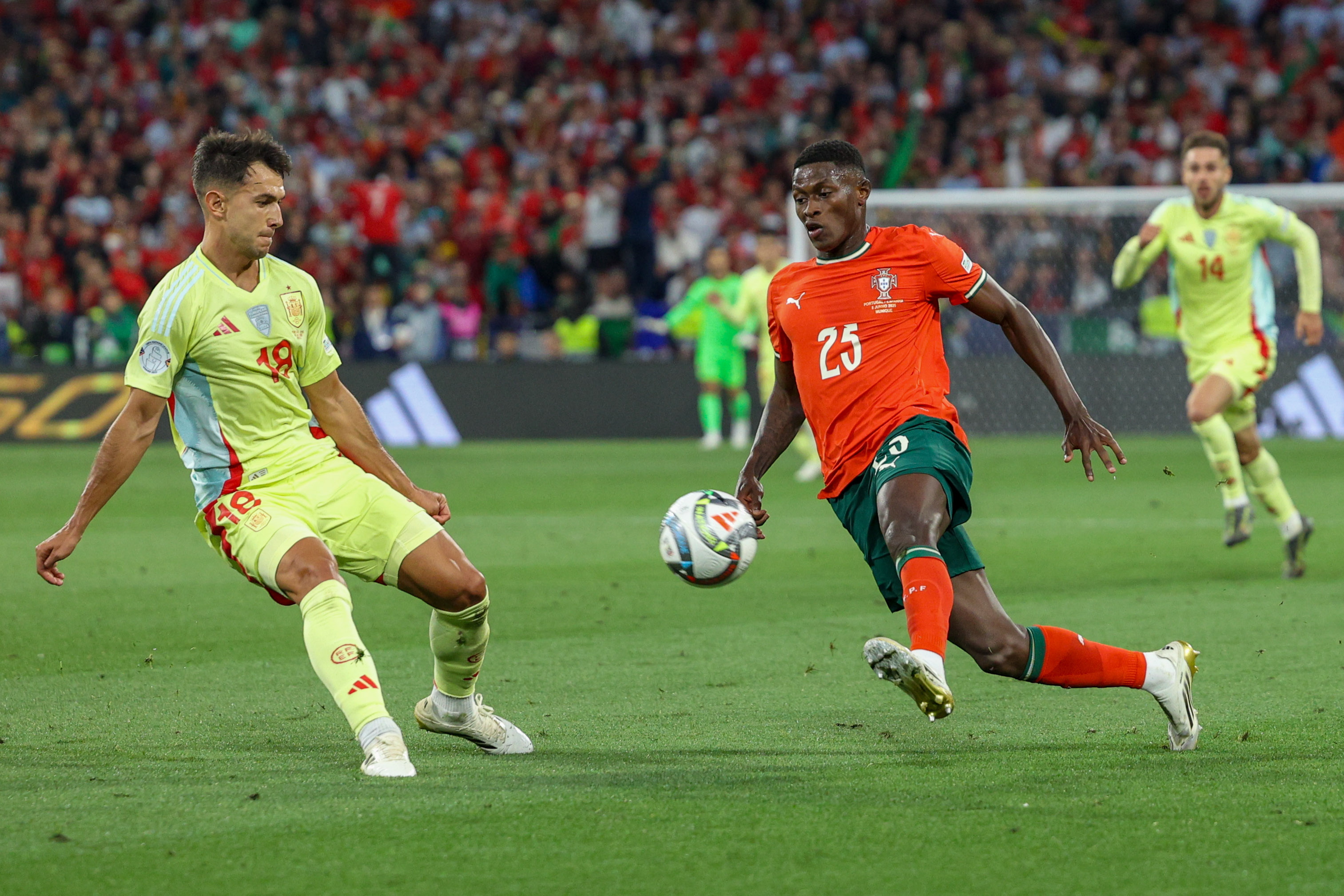 西汉姆围绕葡超刷新队史纪录尤文图斯遗憾出局备战欧超杯，今夜尼斯调整名单以备欧联看傻球迷 